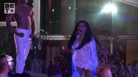 Keke Palmer Gets Soulful with _Ungorgeous_ _ Soul Train Awards _23