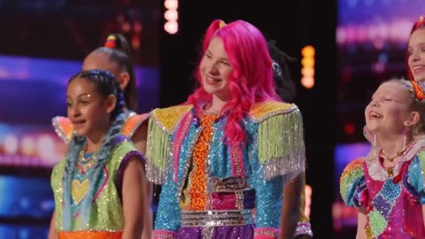 Jess and JoJo Siwa's XOMG POP Performs an Original Song, "Candy Hearts"