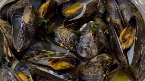 Easy mussels #grillinwithdad #ItWasntMe #seafood #LearnOnTikTok #tiktokpartner #deliciousfood