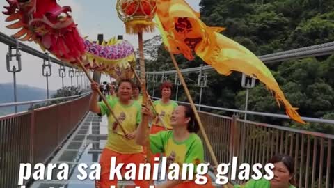 Longest glass bridge in the world, nagbukas na sa Vietnam! | GMA News Feed