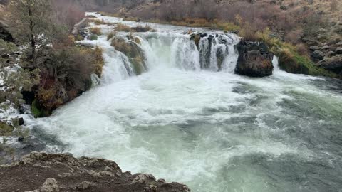 Central Oregon – Steelhead Falls – Waterfall Spray Zone – 4K