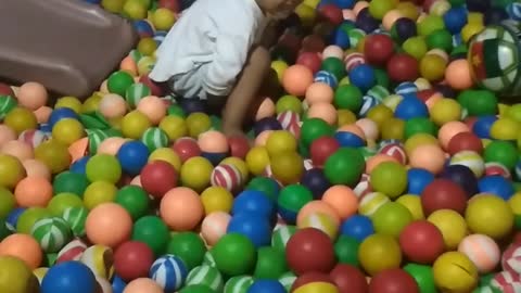 my 2 years old baby play at balls pool