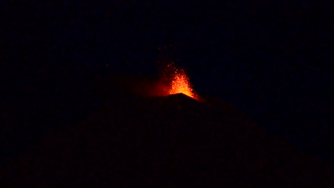 Stunning footage of Mount Etna eruption
