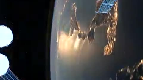 The Earth, the ISS and the Sun in the same video