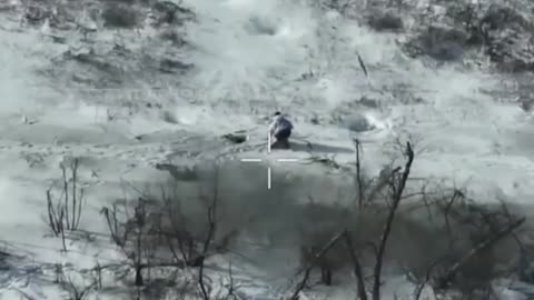 Incredible: Russian soldier lures Ukrainian kamikaze drone and dodges it