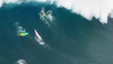 Killer Wave Takes Out 15 Surfers!!!