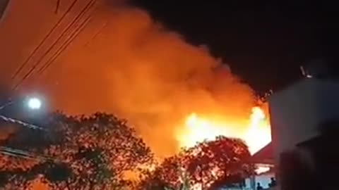 Idosos de casa de repouso são retirados após incêndio em mata de Contagem