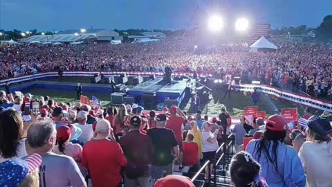 Even Extra-Terrestrials showed up at the WACO Rally for TRUMP - flashed an orange T !