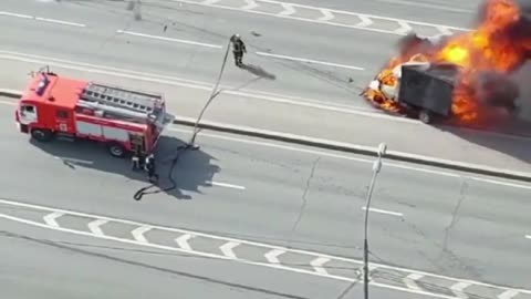 💥🔥A truck exploded on a Moscow highway According to Russian media, there