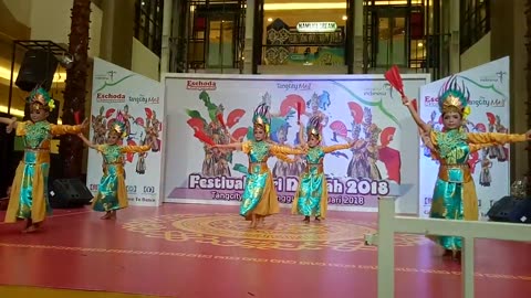 Tradisional Genjring Dance