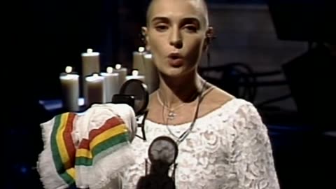 Sinead O'Connor - War = SNL 1992