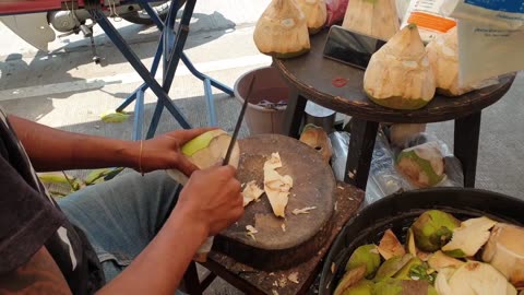 fantastic coconut peeling style