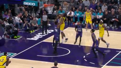 NBA - Aaron Nesmith pump fakes and drops the hammer in traffic 🔨 Pacers-Hornets