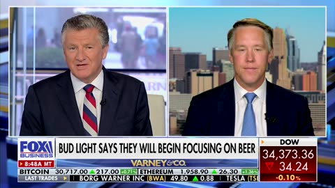 Former Anheuser-Busch President Calls For Company's CEO To Quit Over Bud Light Boycott