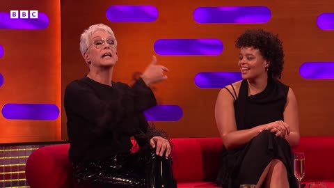 Jamie Lee Curtis had to have a guard to watch her own movie! _ The Graham Norton Show - BBC (1)