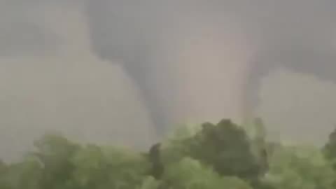 Large Tornado is seen in Illinois 05.28.2024