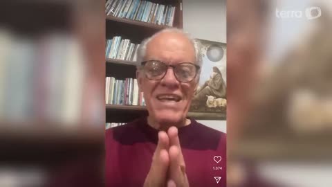 Com sorriso, pastor anuncia morte de Guilherme de Pádua em live: “Caiu e morreu”