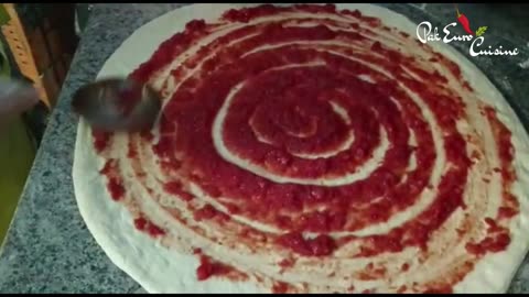 Pizza Margherita - Italian Food #viral #pakeurocuisine #pizza #pizzalover