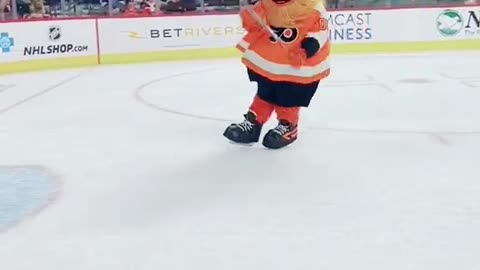Wait for Gritty’s #Griddy 😂 (via @Gritty)