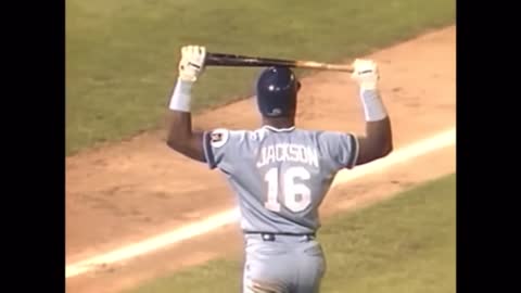 BO JACKSON BREAKS BAT