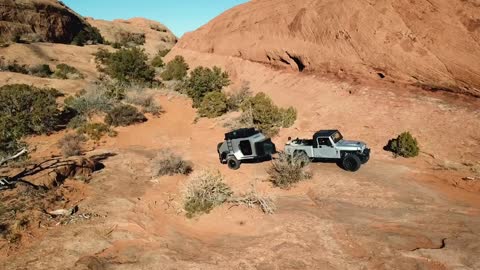 Jeep gladiator pulls trailer through HELLS REVENGE!