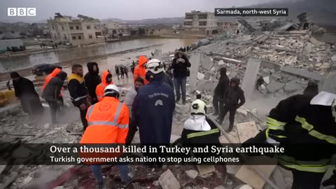 Second earthquake hits in Turkey after more than 1,000 killed - BBC News
