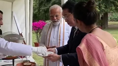 India pm and Japan pm eating food 😋