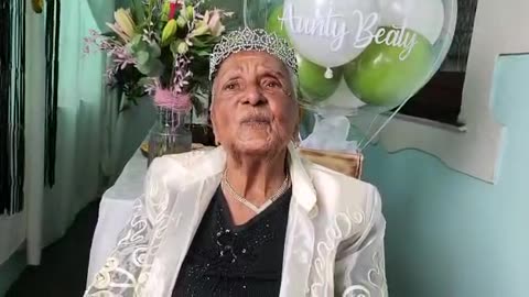 100 times the fun! Rondebosch East ouma celebrates her birthday with paar snaakse jokes