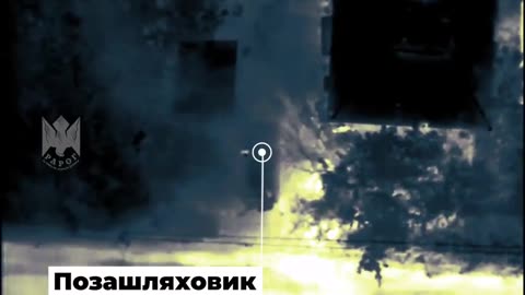 Ukrainian Rarog division drops grenades on Russian vehicles at night