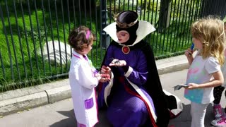 The Evil Queen of Snow White | Disneyland Park