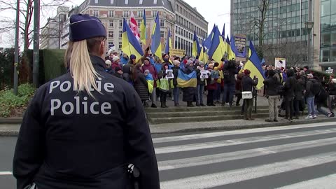 'Give us Leopard tanks,' Ukraine protesters tell EU