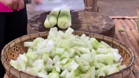 Pick Ripe Papaya Behind Grandma's House / Easy And Healthy Food Recipe