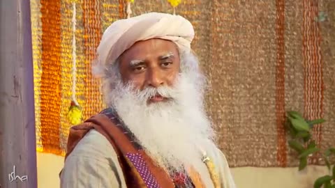 HOW DO YOU STOP THE MIND´S CHATTER? SADH GURU Watch THIS VIDEO