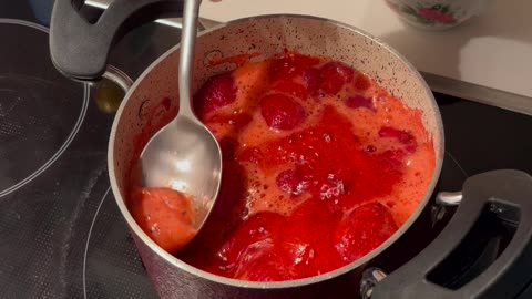 Enjoy your homemade strawberry marmalade!