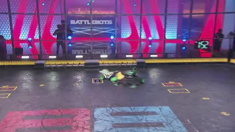 Saw blaze vs witch doctor battle bots S05EP13