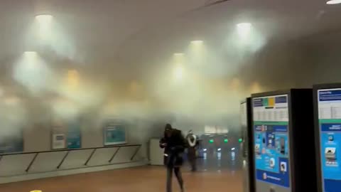 Doniesienia z ostatniej chwili: głośne eksplozje i dym wydobywający się z metra w Waszyngtonie