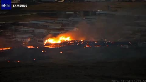 Iceland: Lava flows already burned down the first residential buildings in Grindavik.