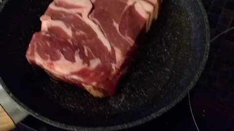 Cooking my girlfriend steak for dinner