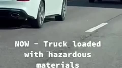 ANOTHER DISASTER 😨 POISONING THE AIRWAYS 🤦🏼‍♀️A TRUCK🚛 FULL WITH HAZARDOUS MATERIALS OVERTURNS IN TUCSON ARIZONA HAZMAT SITUATION DECLARED