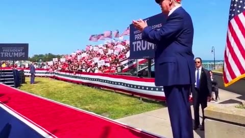 🇺🇸 Wisconsin Welcomes Donald Trump! 🚶‍♂️🔴⚪🔵