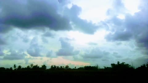 time lapse of daytime sky to evening sky moving clouds background