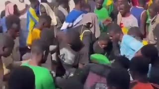 8000 African Migrants storm Lampedusa