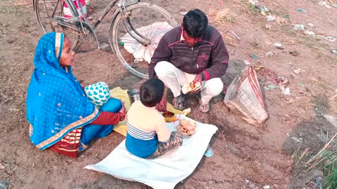 Daily Life Routine village Hard working // भारत में गरीब लोग गाँव का जीवन कैसे करते हैं