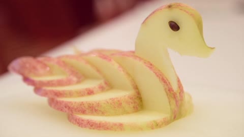 How to make a beautiful apple swan