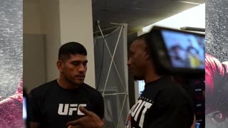 UFC: Pereira and Hill’s first interaction before MAIN EVENT !! #alexpereira #jamahalhill #ufc #viral