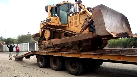 Bull 🐂 Dozer D6 on a lowloader