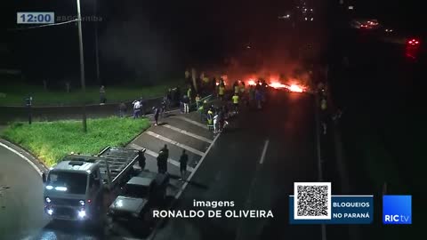 Caminhoneiros bolsonaristas fazem protestos e fecham estradas pelo Brasil