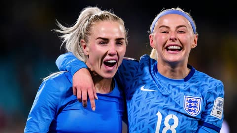 alex greenwood celebrates with chloe kelly after the lionesses reached the world cup final