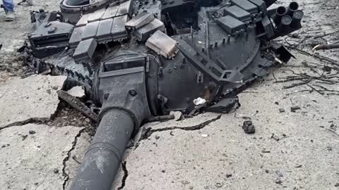 The remains of a Ukrainian T-64BV torn to pieces and a fuel tanker that fueled it, destroyed by