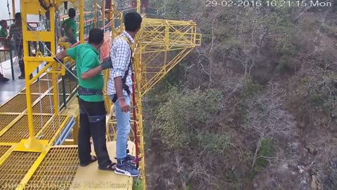 OH NO!!!! Bungee jumping